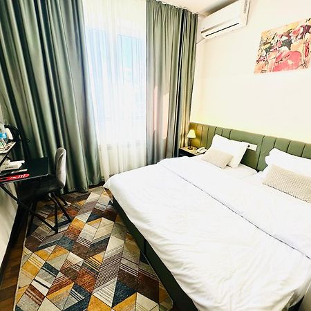 Nava Hotel Yerevan Bagian luar foto