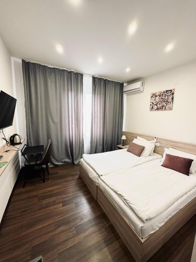 Nava Hotel Yerevan Bagian luar foto