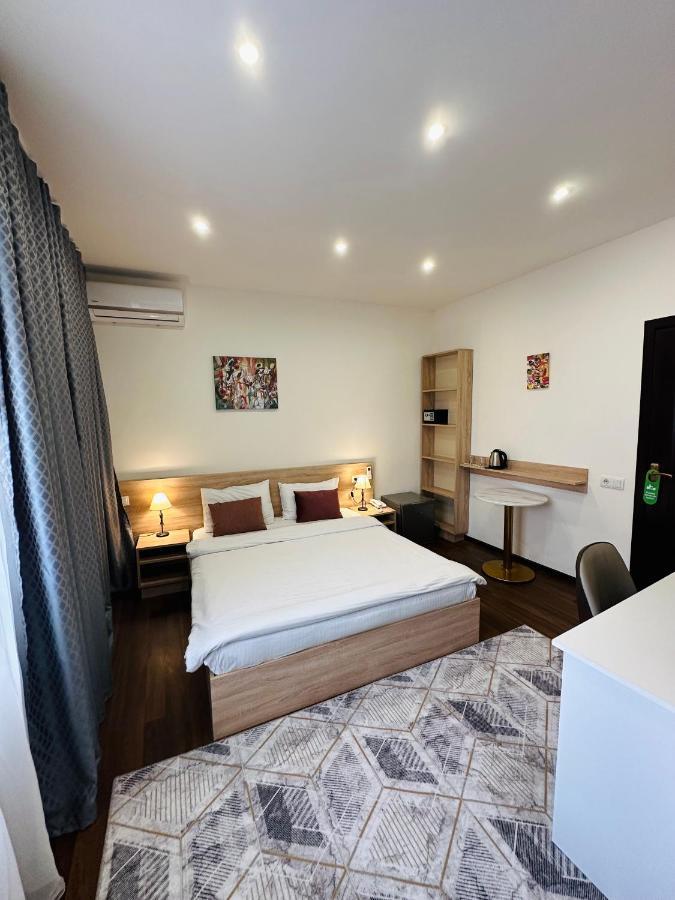 Nava Hotel Yerevan Bagian luar foto