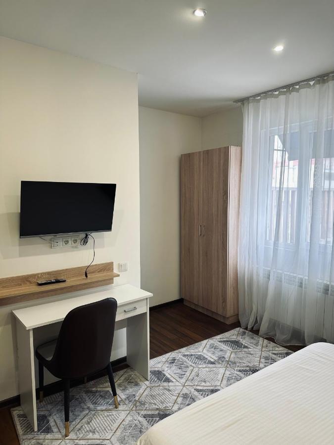 Nava Hotel Yerevan Bagian luar foto
