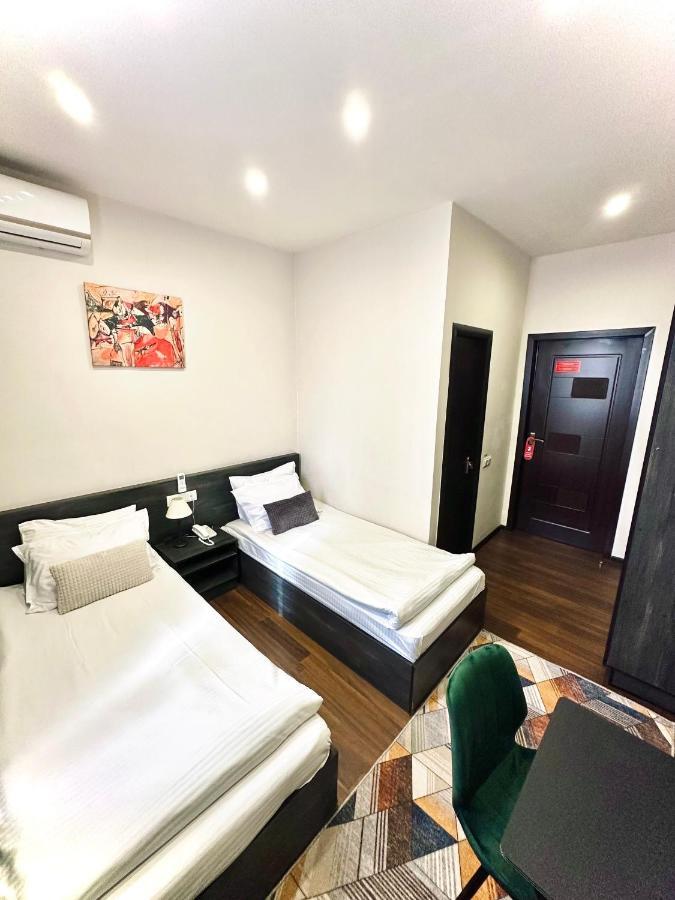 Nava Hotel Yerevan Bagian luar foto