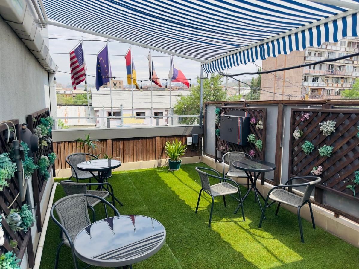 Nava Hotel Yerevan Bagian luar foto