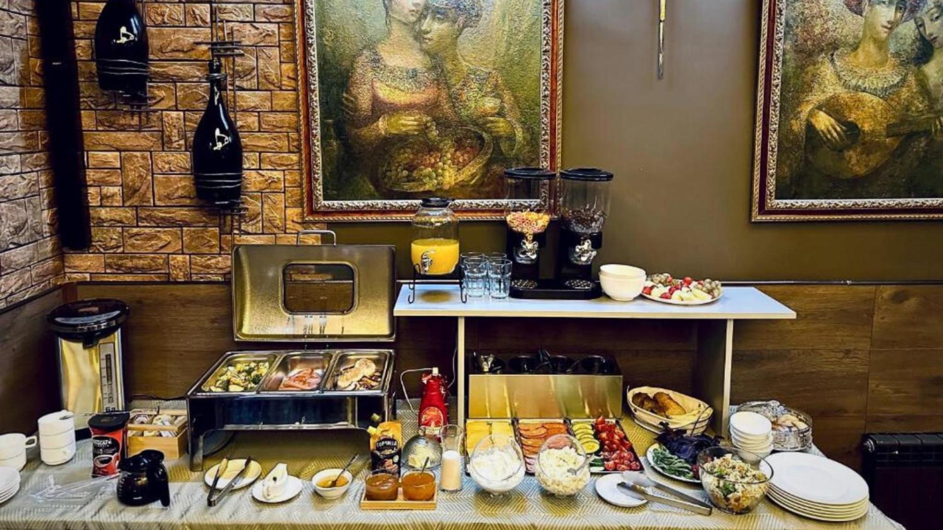 Nava Hotel Yerevan Bagian luar foto