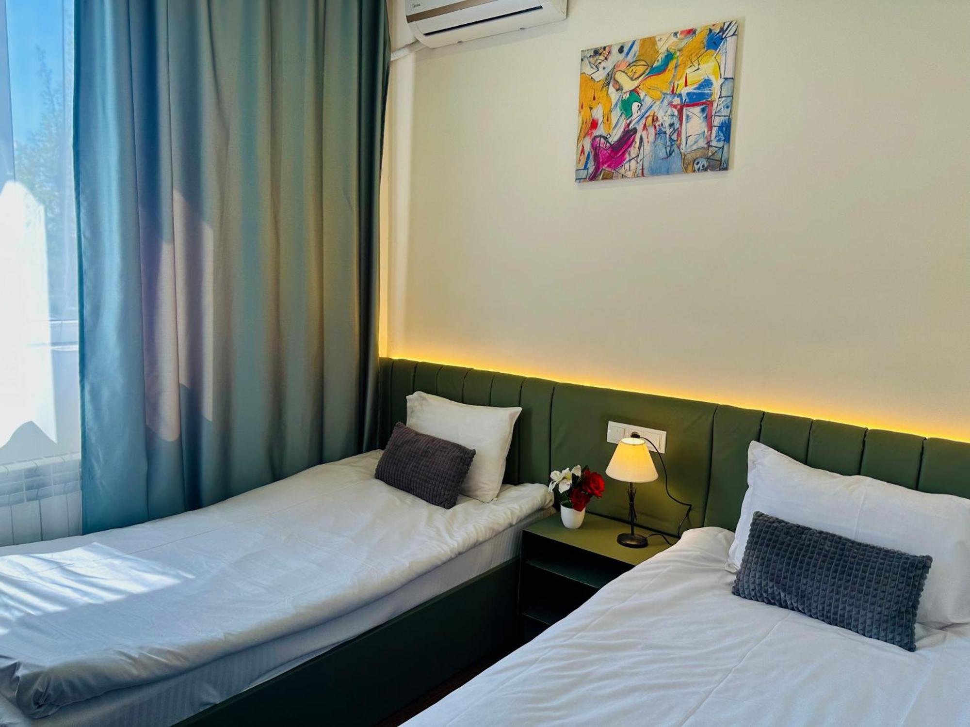 Nava Hotel Yerevan Bagian luar foto